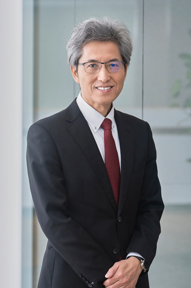 代表取締役社長　麻丘東出